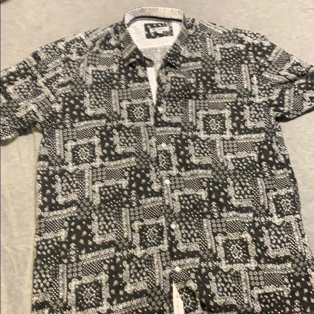 Short sleeves shirt